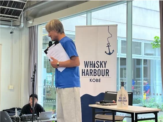 WHISKY HARBOUR KOBEのイベント会場で製作したバナーとボトル型サイン